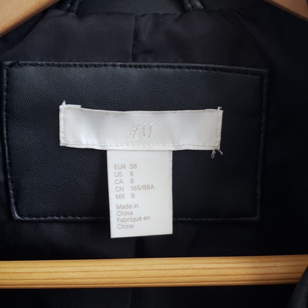 H&M JACKET IN BLACK WITH A UNIQUE PATTERN - Picture 3 of 5